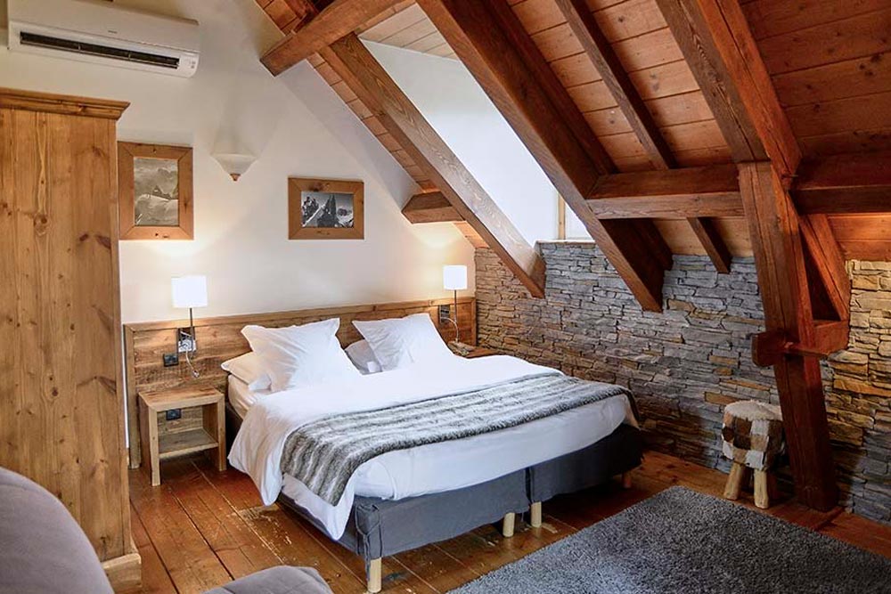 Chambre La Clusaz déco montagne