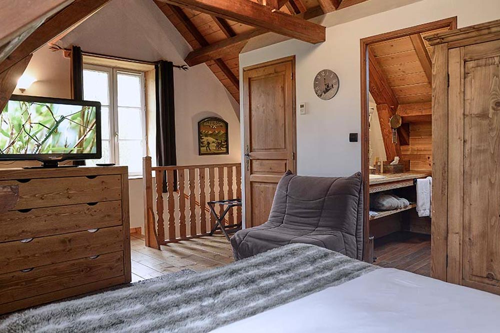 Chambre La Clusaz déco montagne