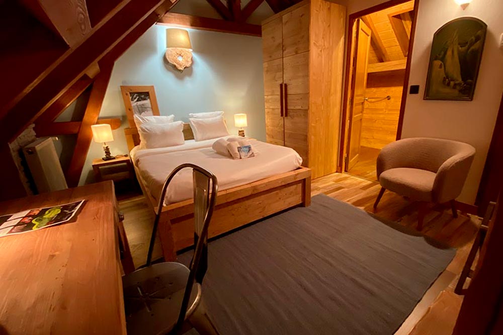 Chambre Val d'Isère déco montagne