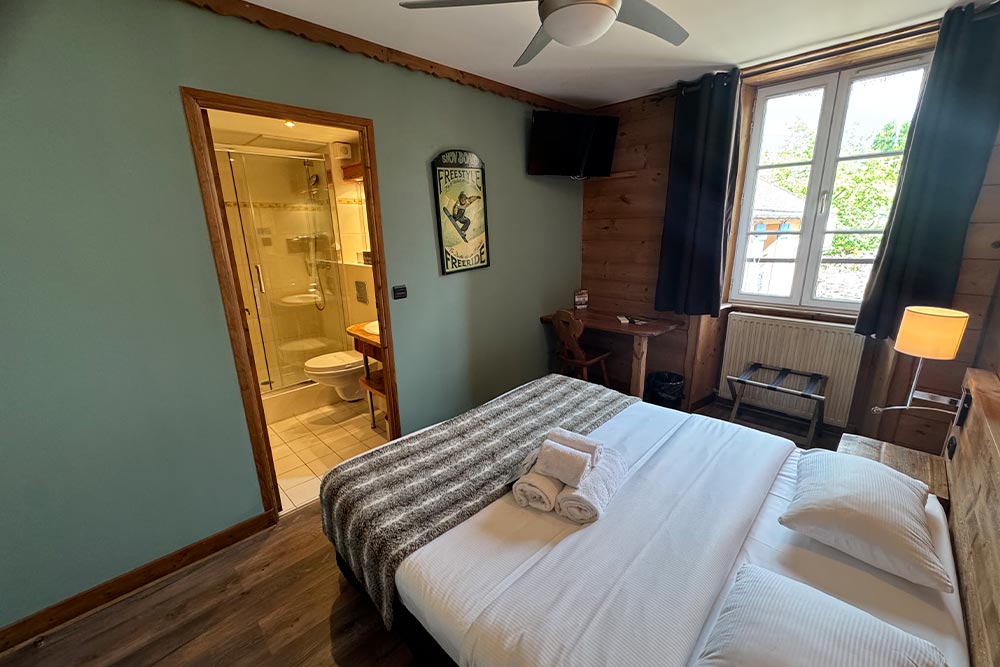 Chambre Morzine déco montagne